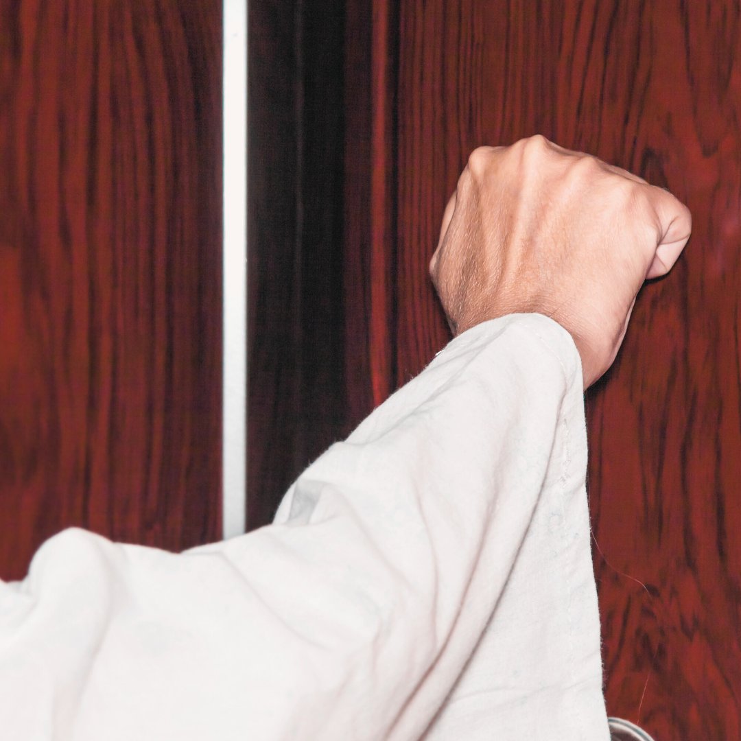 When Hope Comes Knockin'