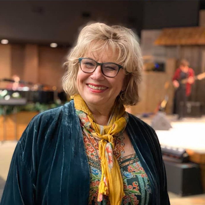 PRAY LIKE A WARRIOR - RENEE MIZE